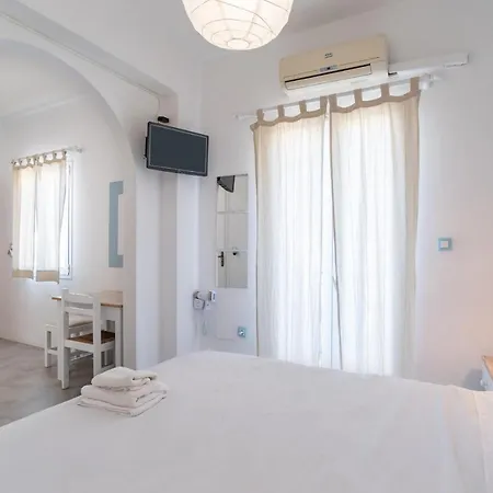 Livadia Seaside 12 Apartment *